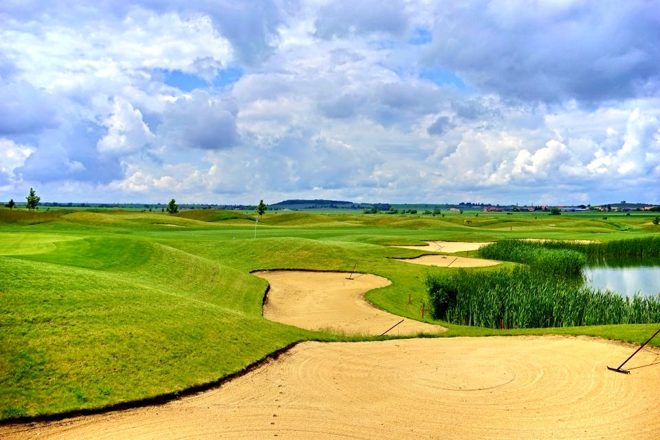 GreenFee 18 holes Mo-Su GreenFee 18 holes Mo-Su
