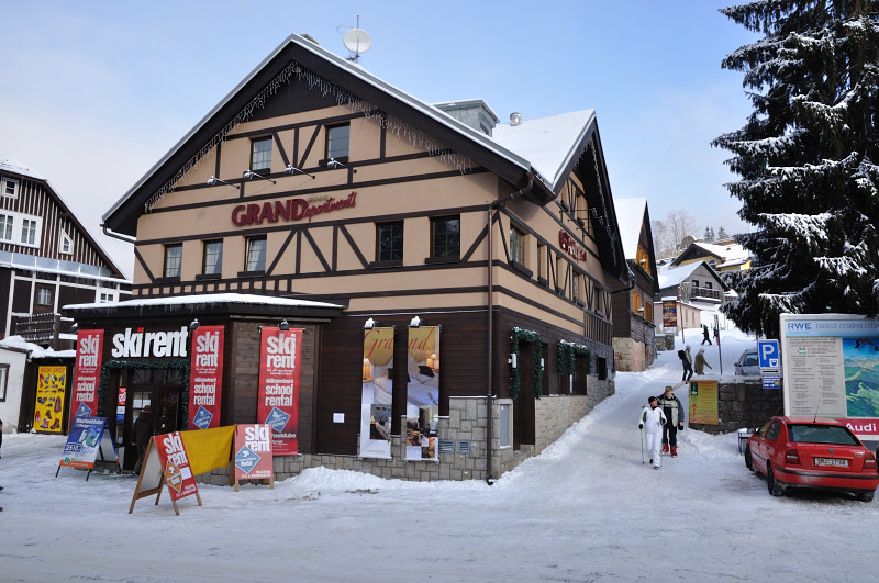 Pension Grand Apartments  ****