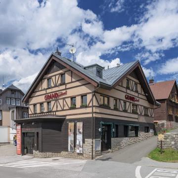 Pension Grand Apartments  ****