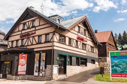 Pension Grand Apartments  ****