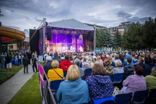 Koncert zespołu IMT Smile na Bešeňová Summer Opening