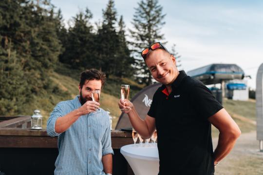 Horská večeře v oblacích