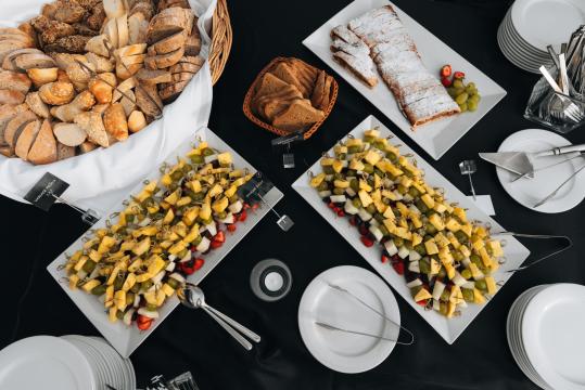 Hegyi vacsora a felhők felett