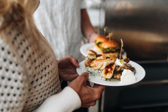 Hegyi vacsora a felhők felett