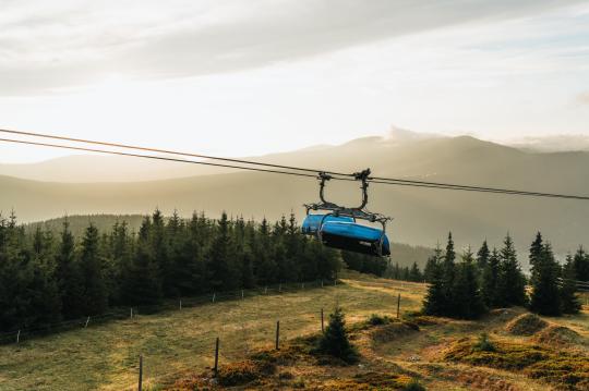 Horská večeře v oblacích