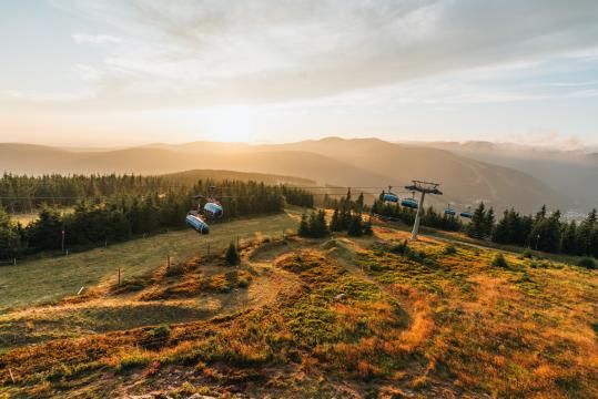 Hegyi vacsora a felhők felett