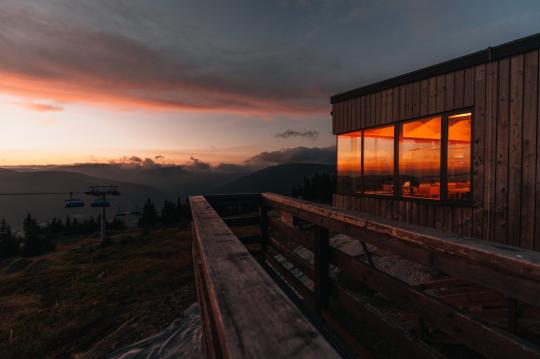 Hegyi vacsora a felhők felett