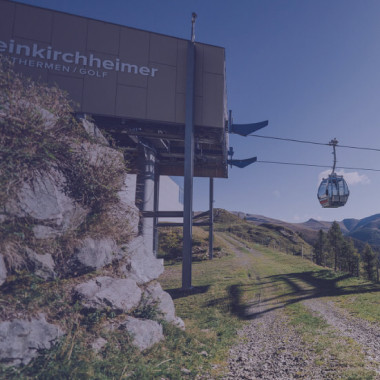 Zwei Kabinenbahnen